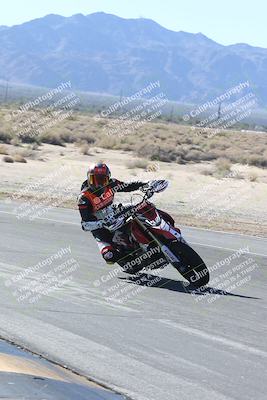 media/Dec-01-2025-Moto Forza (Mon) [[2daa91e15f]]/3-Beginner Group/Session 3 (Turn 16 Inside)/